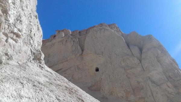 گوور قلعه، گوردخمه صخره ای در ماه نشان زنجان