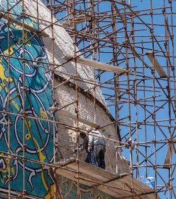 هیلتی با گنبد مسجد جامع عباسی چه می کند؟